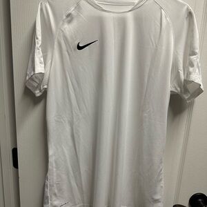 Nike woman dri fit white size XL/ NWOT#617